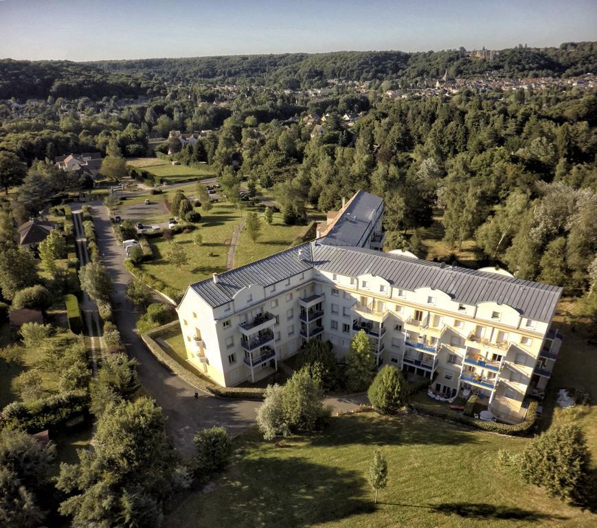 Residence Hotel Les Ducs De Chevreuse Avec Hebergement, Repas & Pdj, Seminaire, Bureau & Parking Exterior foto